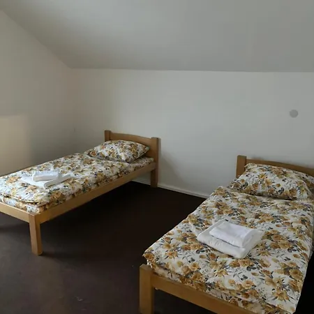 Komforna Kuca * Pale